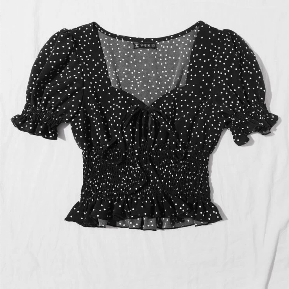 Cute puff sleeve top!